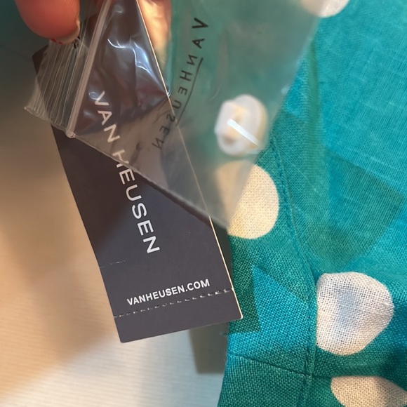 Plus Size Top - Picture 5 of 6